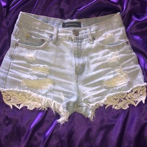 High waisted shorts (ripped)